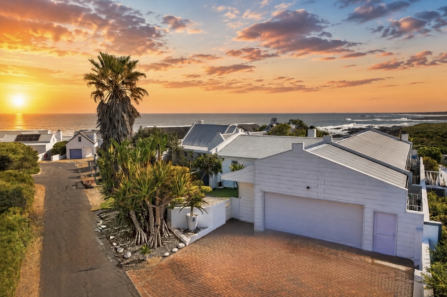 4 Bedroom Property for Sale in Grotto Bay Western Cape